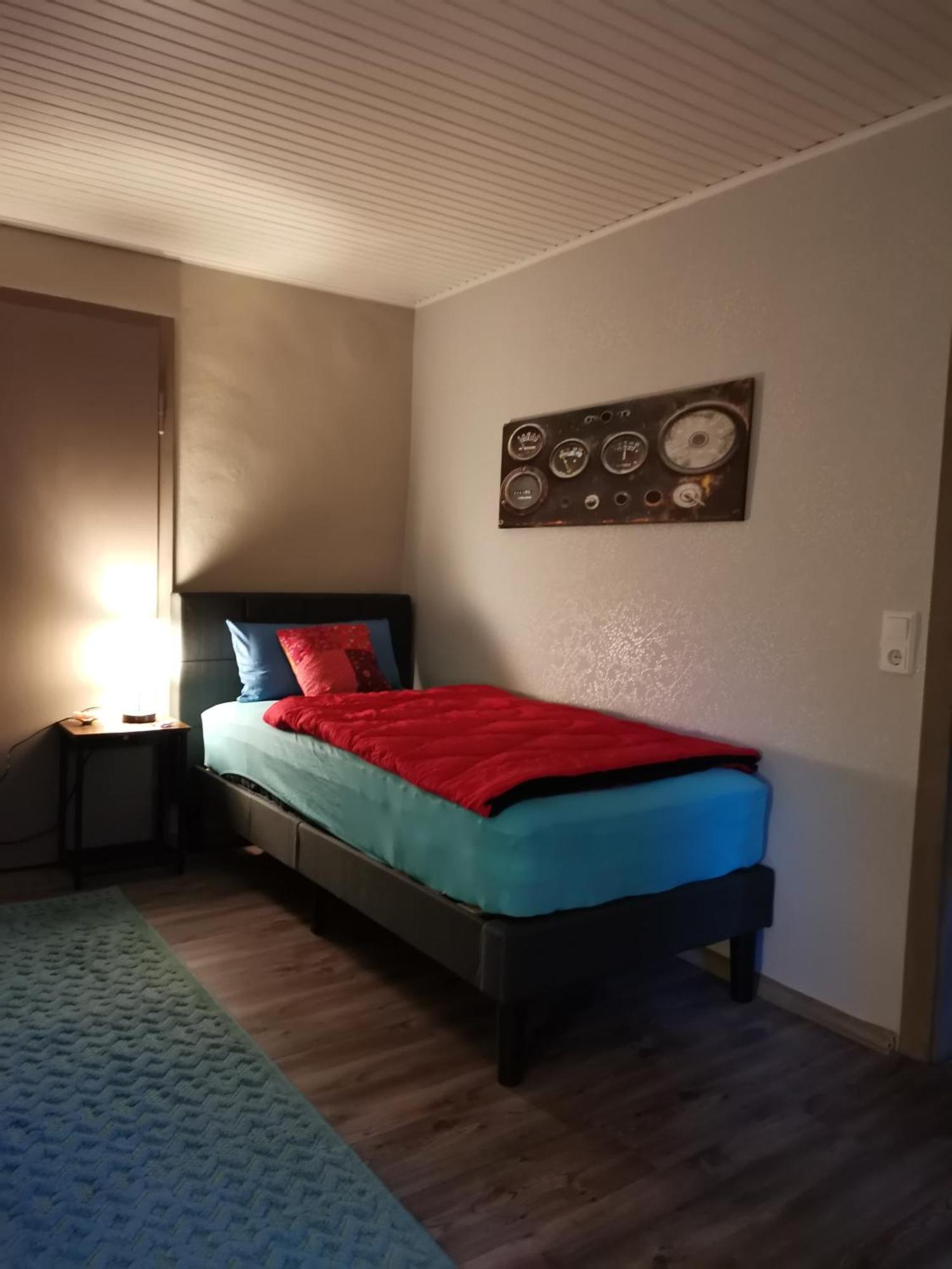 Zimmerflair Waldecker Land Apartment *