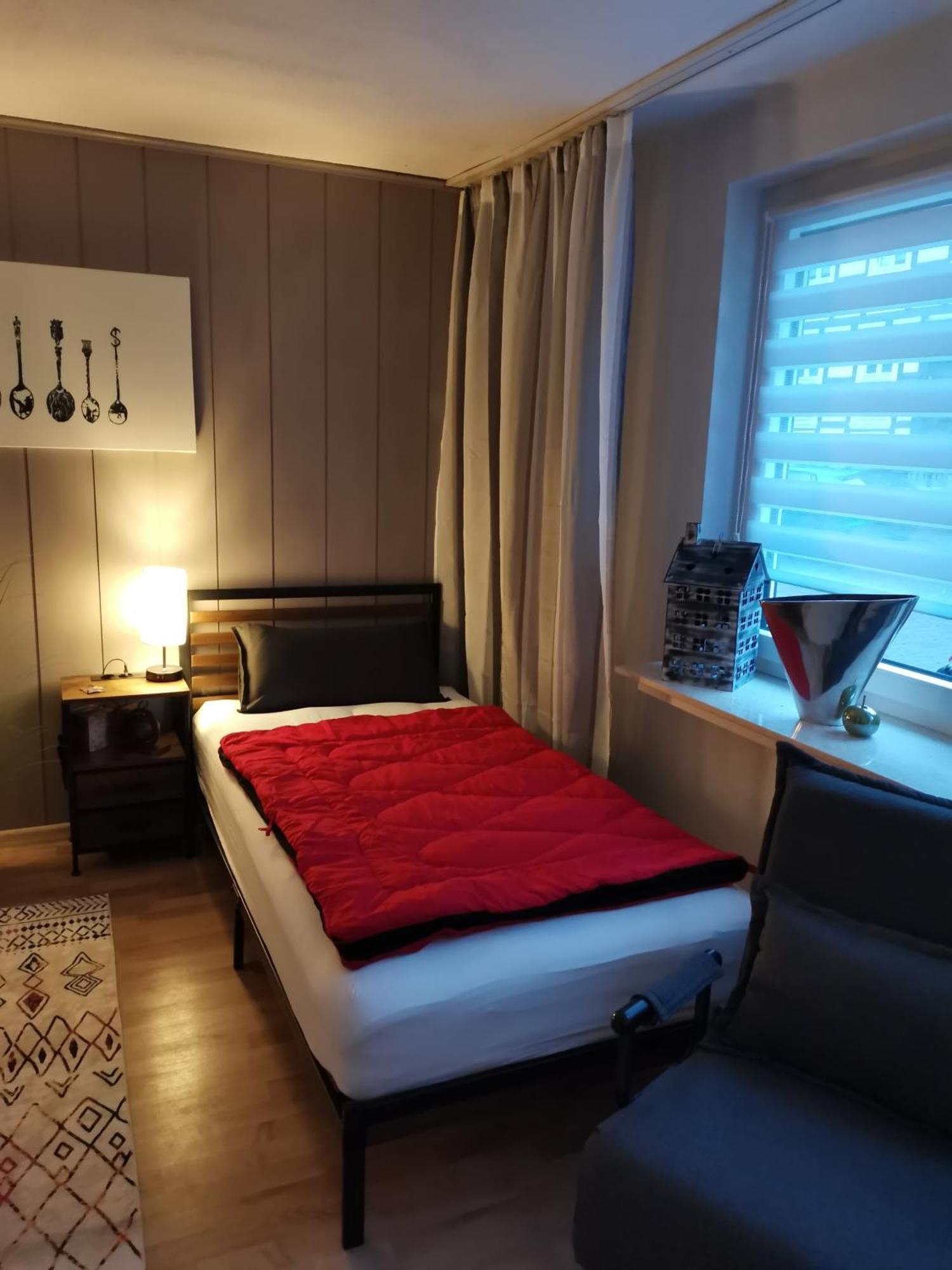 Zimmerflair Waldecker Land Apartment